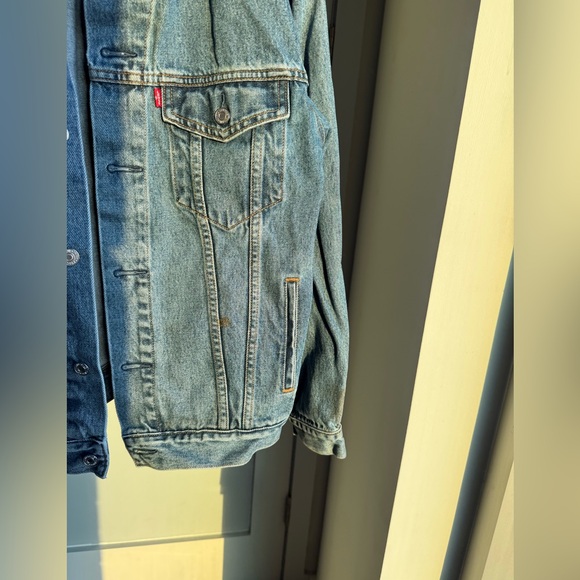 Levi’s Men’s Standard Trucker Jacket Classic Blue Denim Distressed Grunge Y2K - Picture 6 of 6
